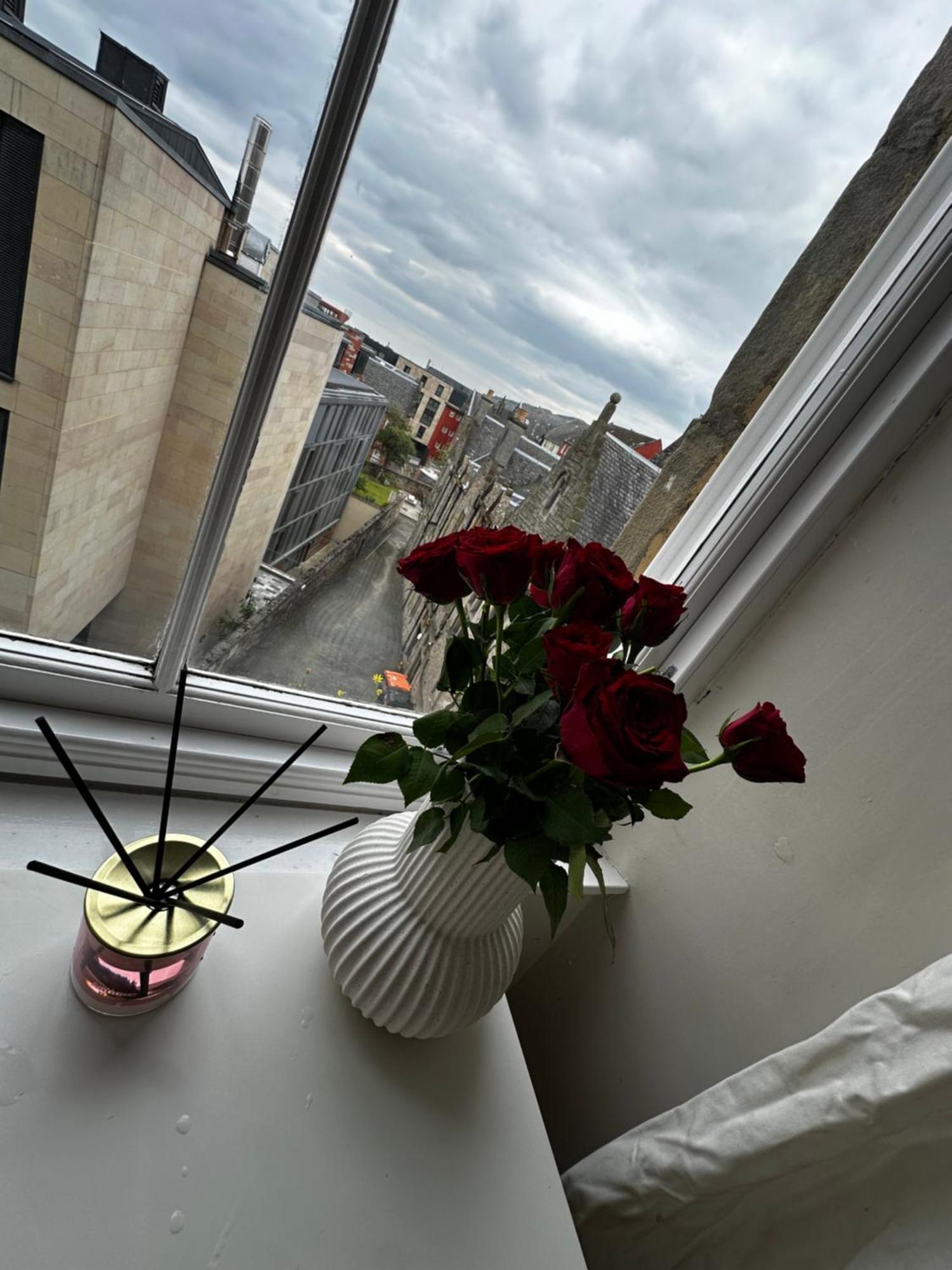 Old House In Central Of Old Town Edinburgh Bagian luar foto