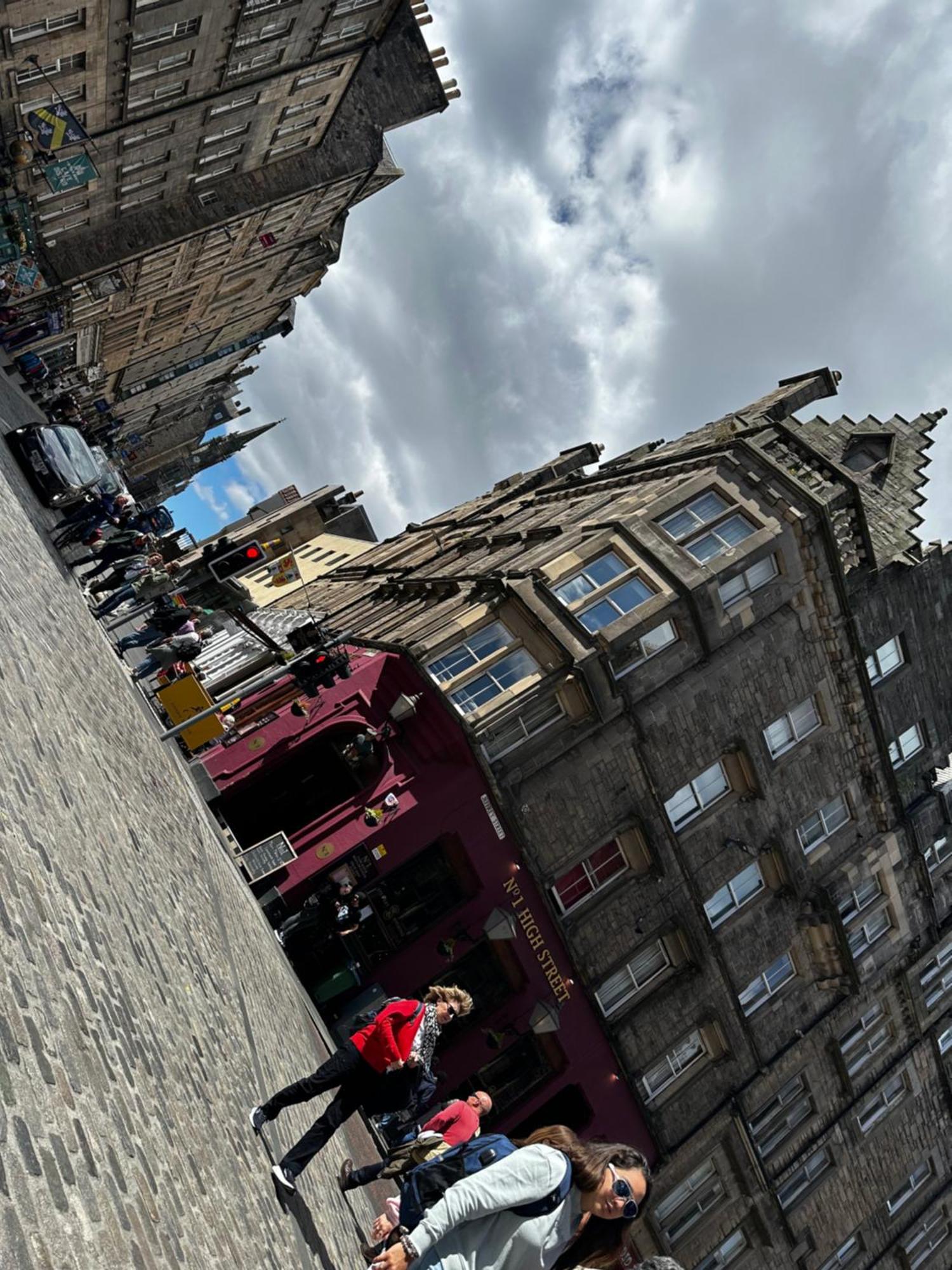 Old House In Central Of Old Town Edinburgh Bagian luar foto