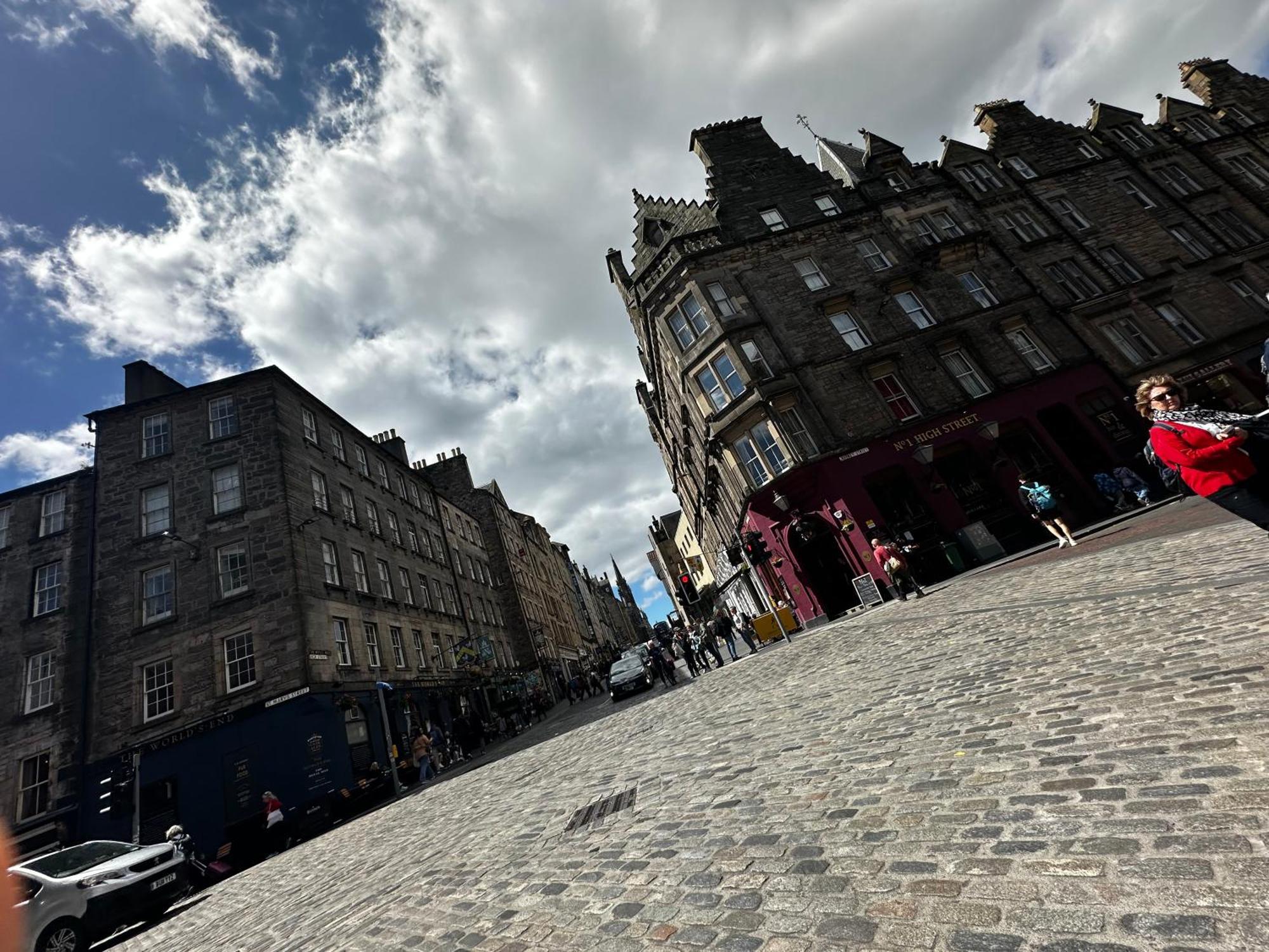 Old House In Central Of Old Town Edinburgh Bagian luar foto