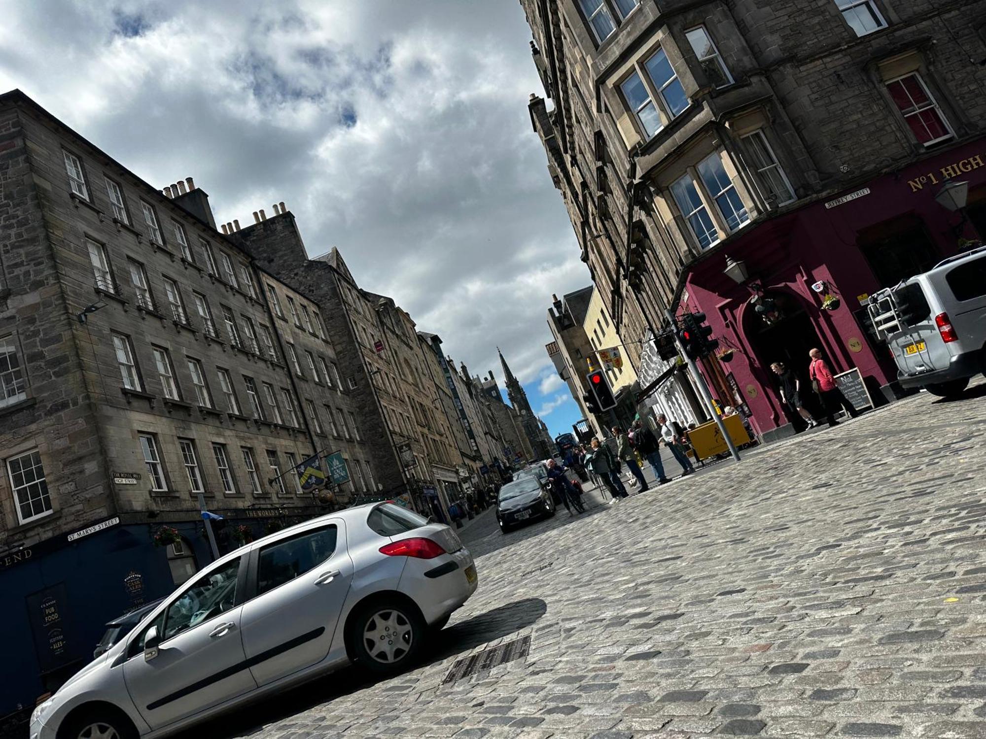 Old House In Central Of Old Town Edinburgh Bagian luar foto
